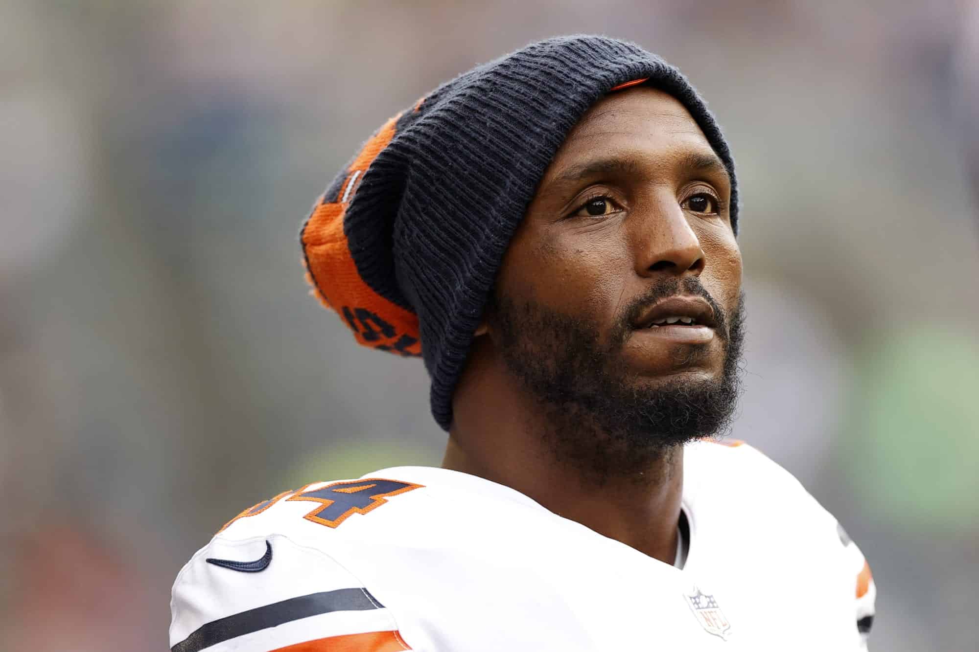 Eagles fortify undefeated team with Robert Quinn trade with Chicago Bears