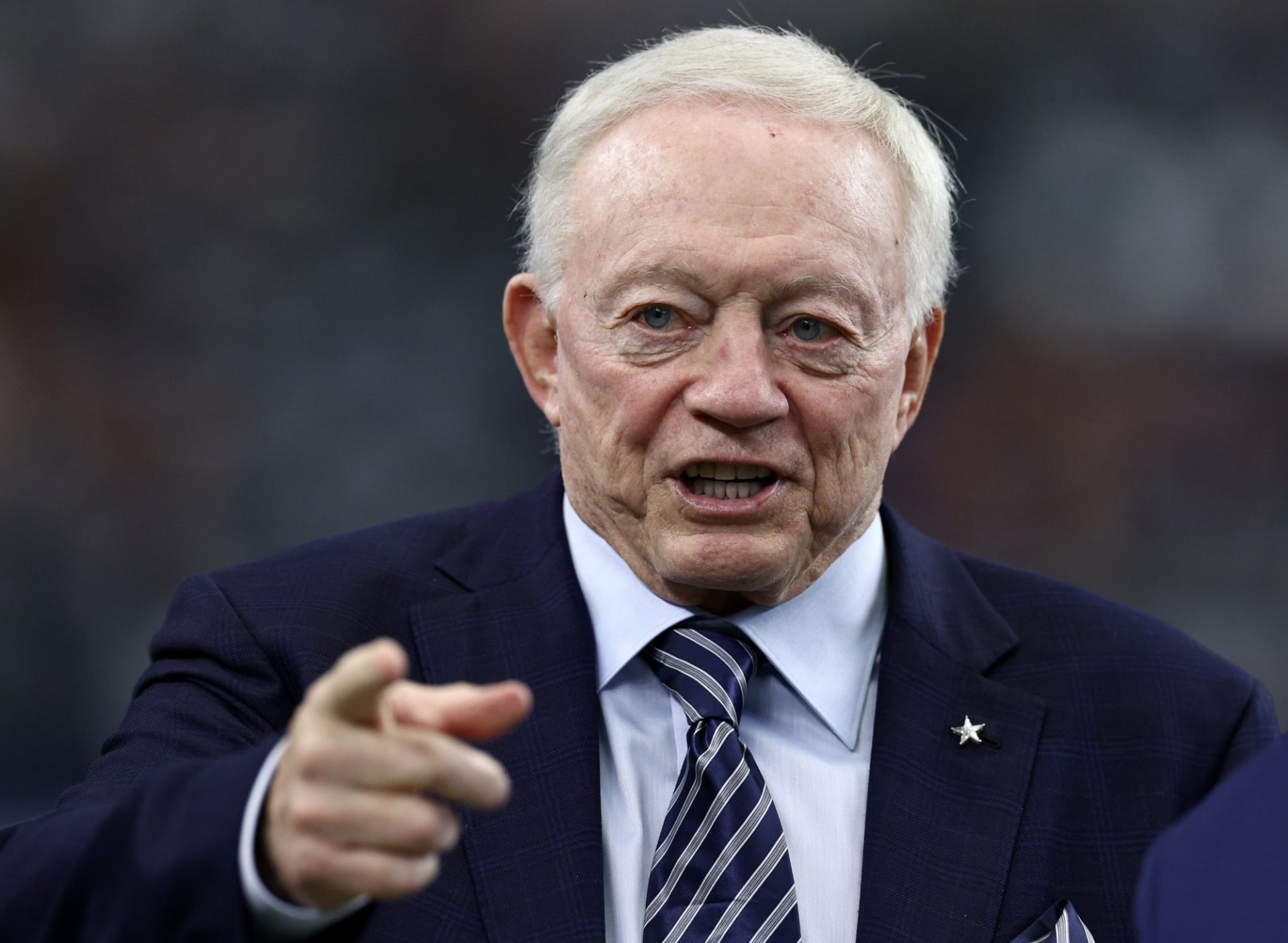 Jerry Jones signals potential all-in trade deadline for Cowboys