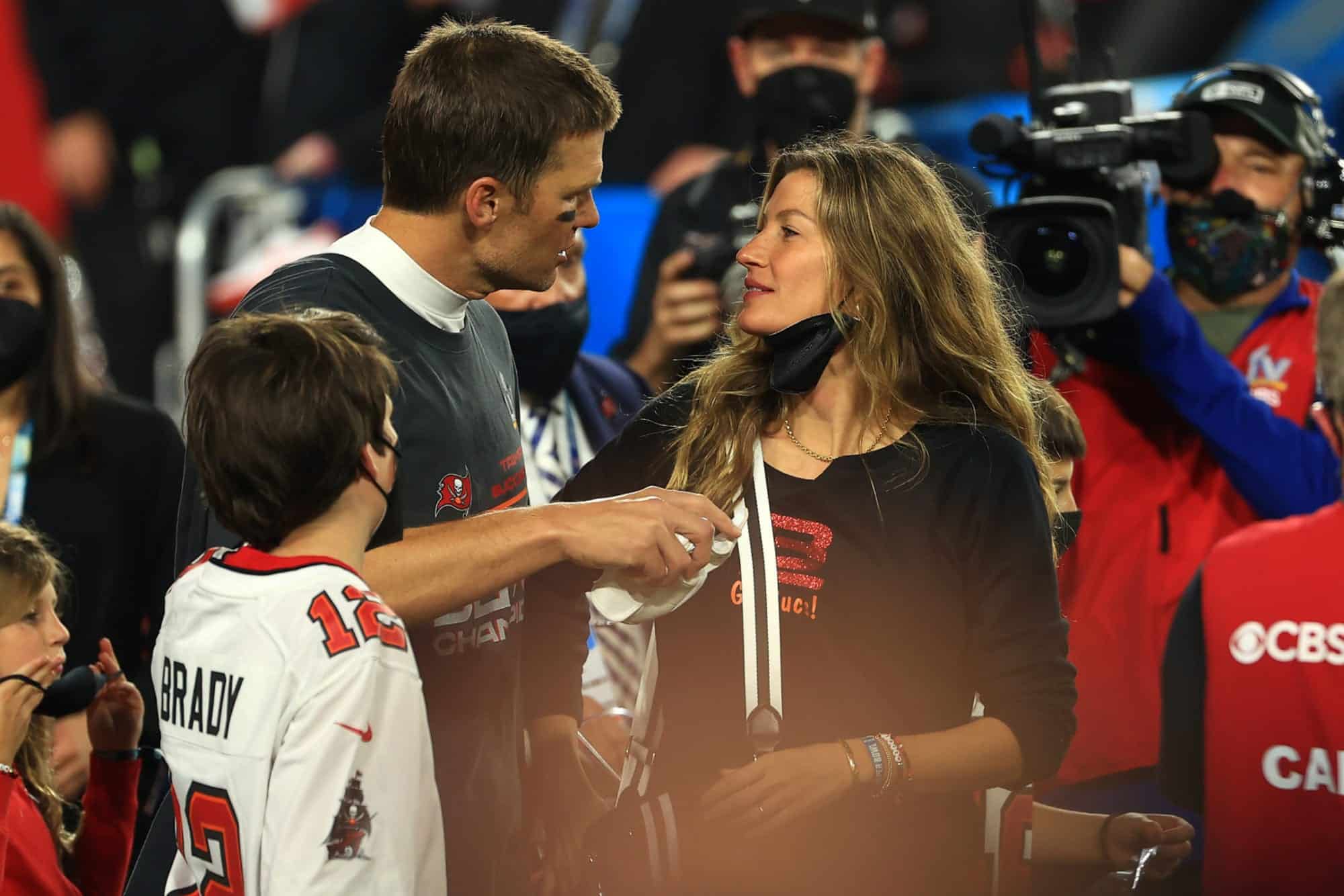 Twitter is dunking on Tom Brady over divorce with Gisele