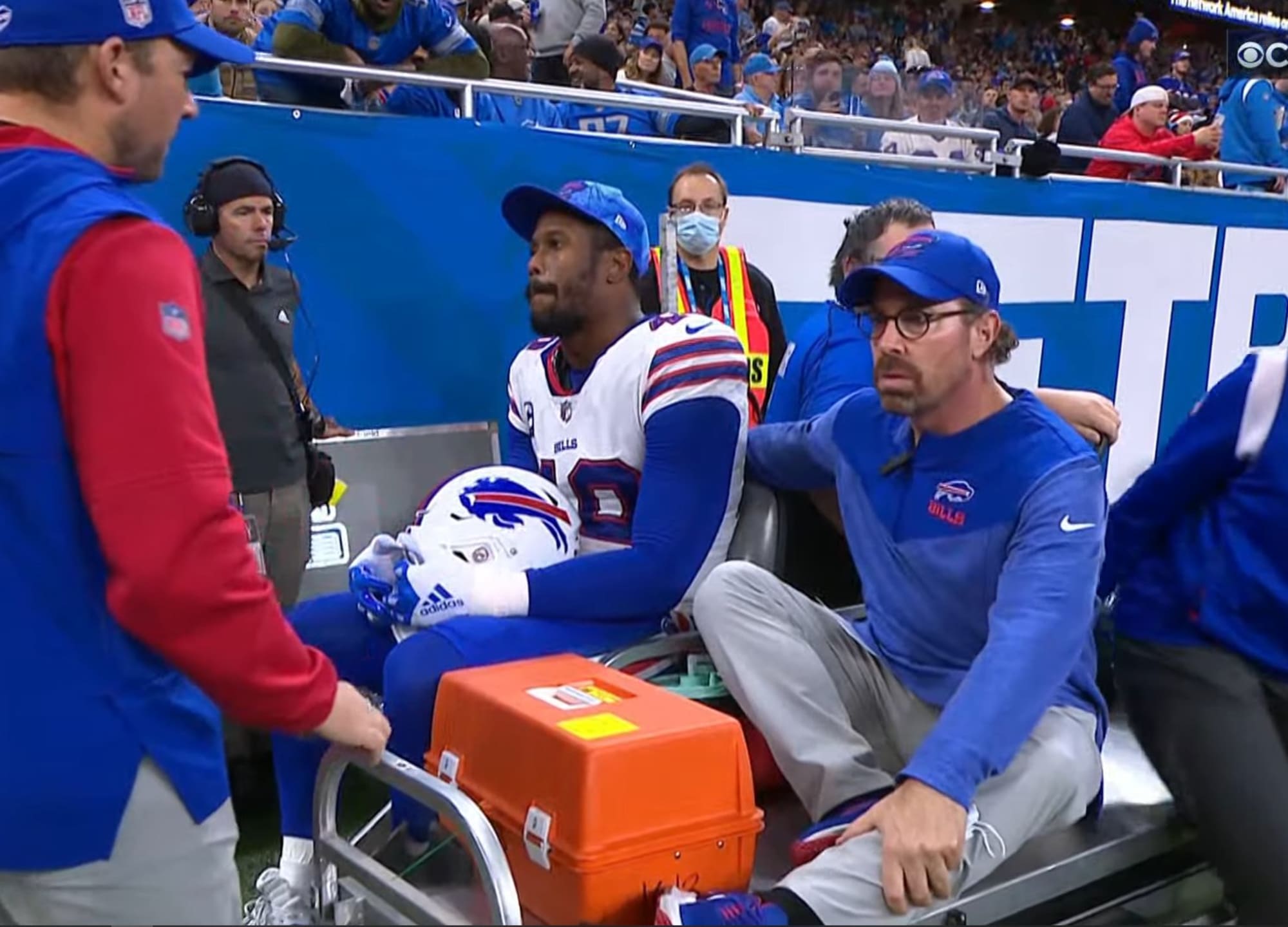 Bills star carted off with knee injury in Week 12