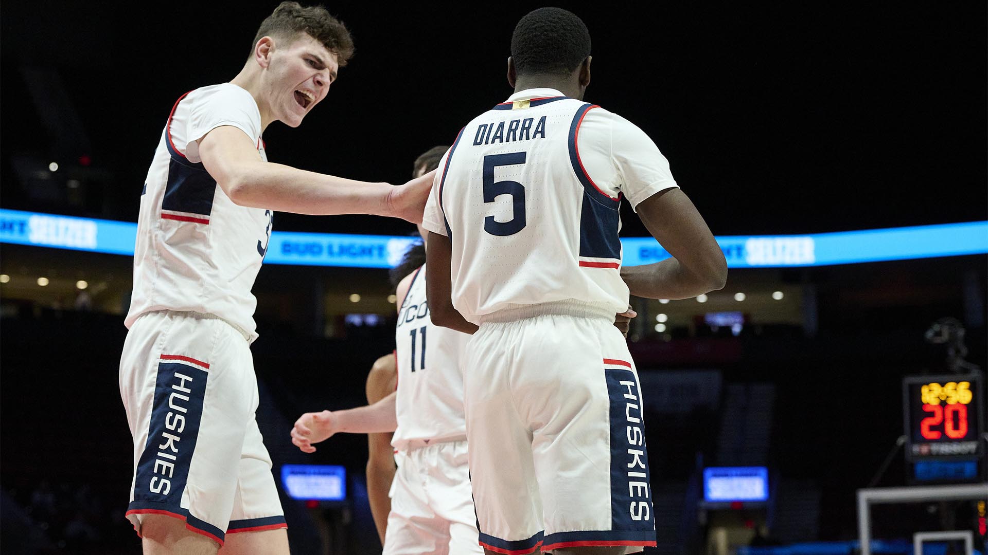 Clingan lifts UConn past Iowa State for Phil Knight title - College Basketball