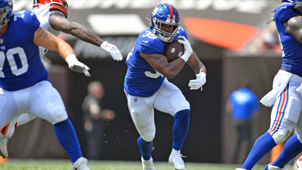 Ex-New York Giants FB Elijhaa Penny announces retirement from NFL