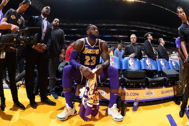 Lakers upgrade LeBron James' status for tonight vs Spurs