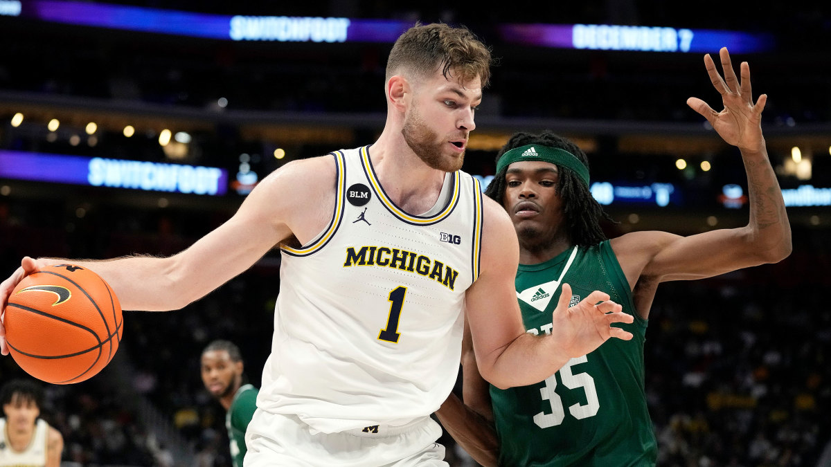 Michigan, Pitt players call for revenue sharing model for NCAA