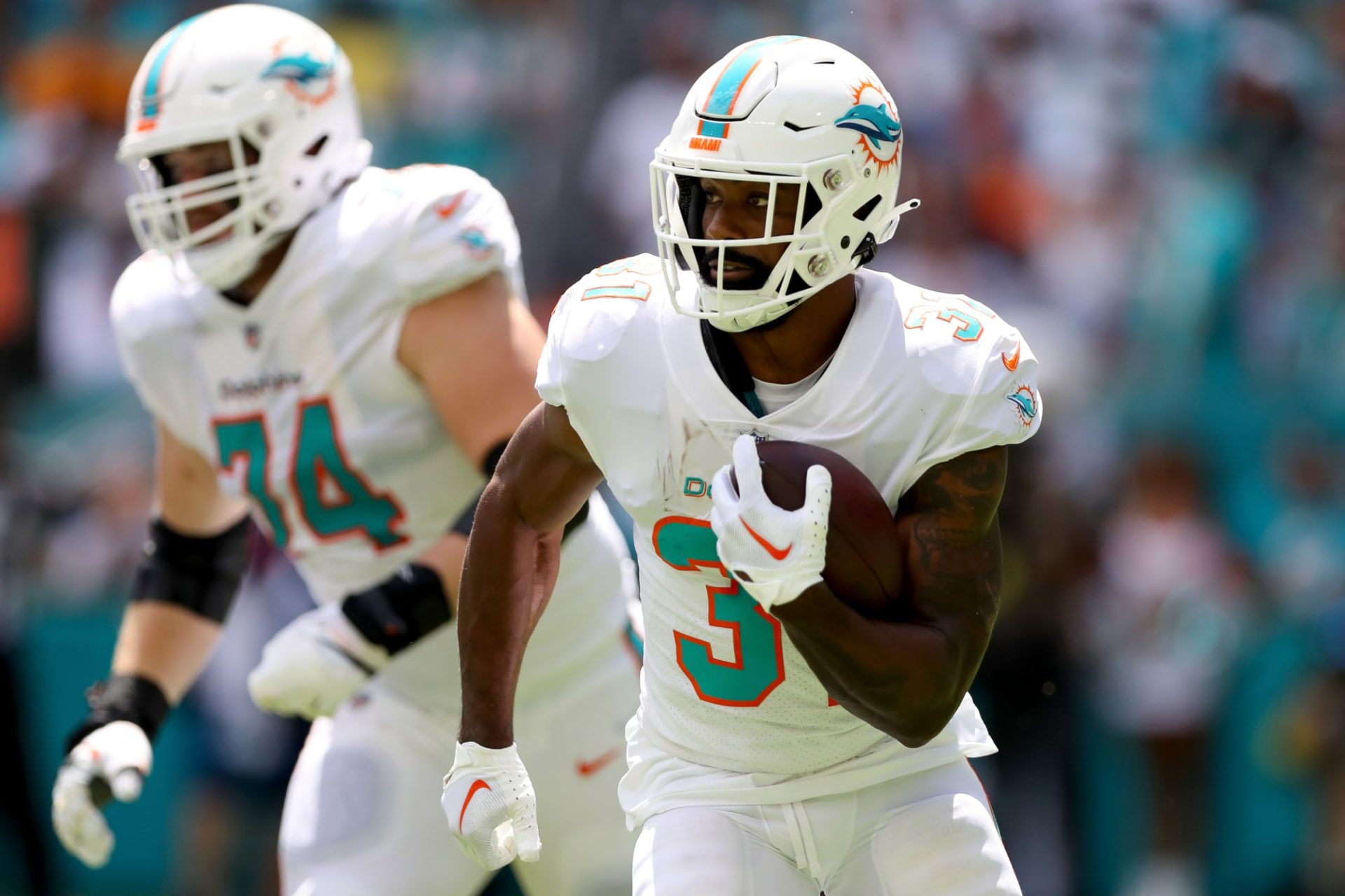 Raheem Mostert talks Dolphins trades, Tyreek Hill and more