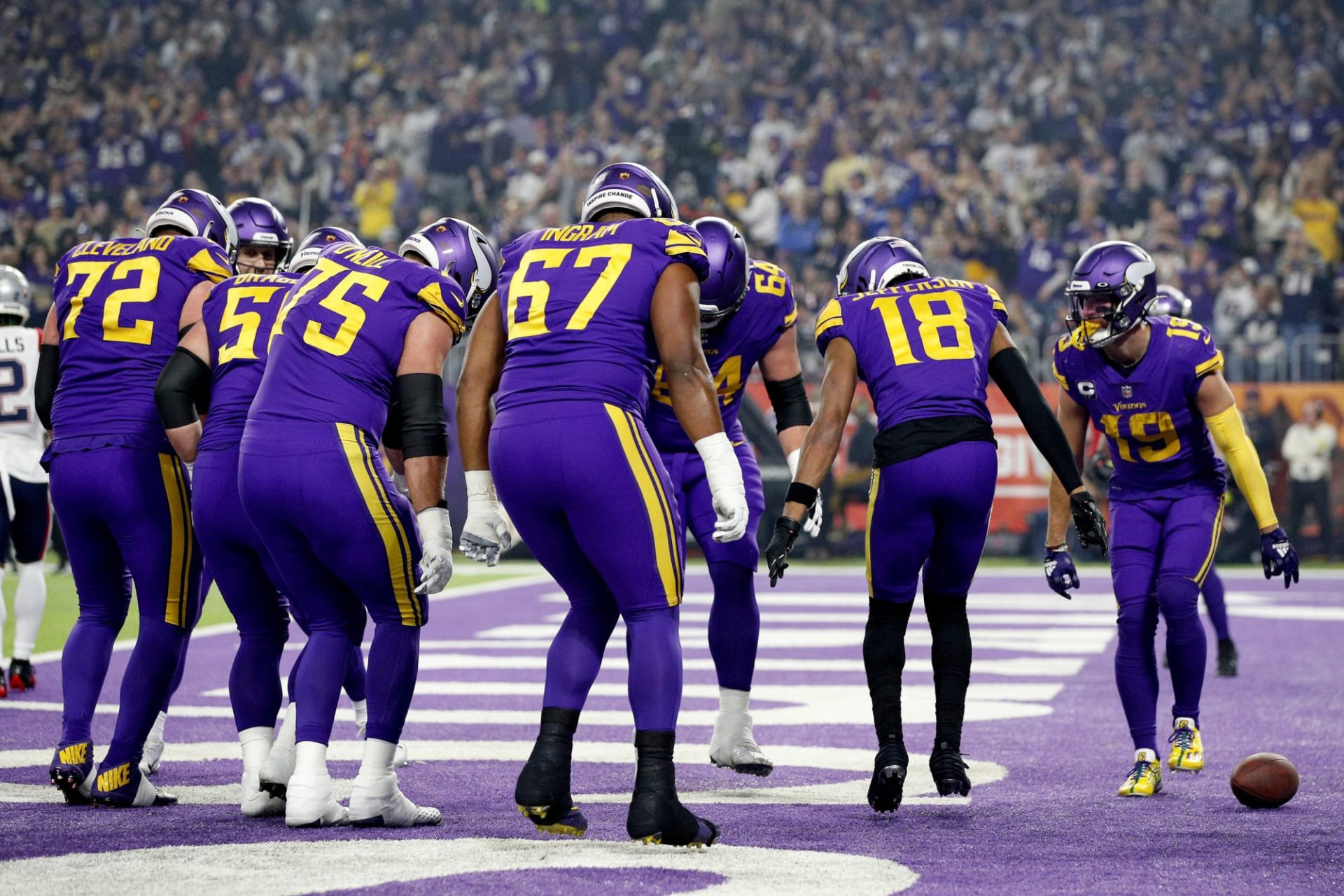 Vikings put Patriots in their place on Thanksgiving: Best memes and tweets