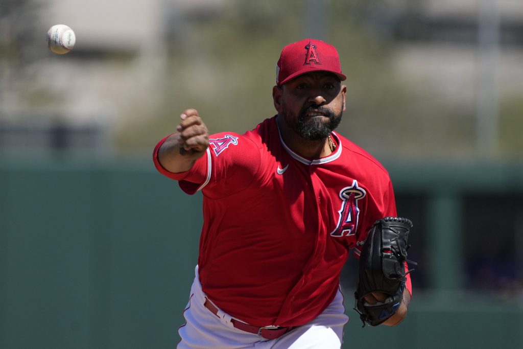 Angels Sign Cesar Valdez To Minor League Contract