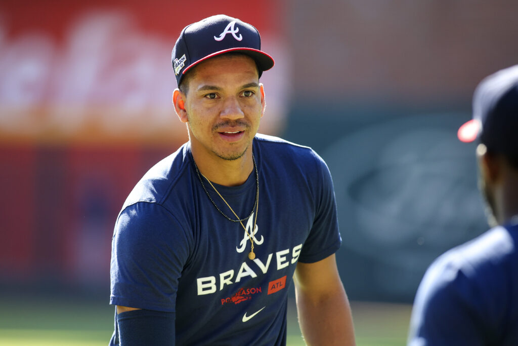 Braves Sign Ehire Adrianza To Minor League Deal