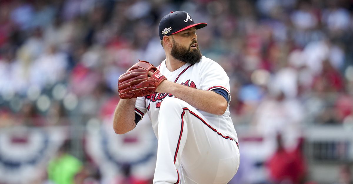 Braves bring back reliever Jackson Stephens on one-year deal