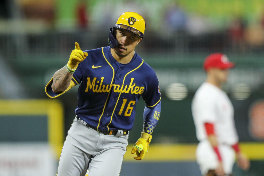 Brewers Trade Kolten Wong To Mariners For Jesse Winker