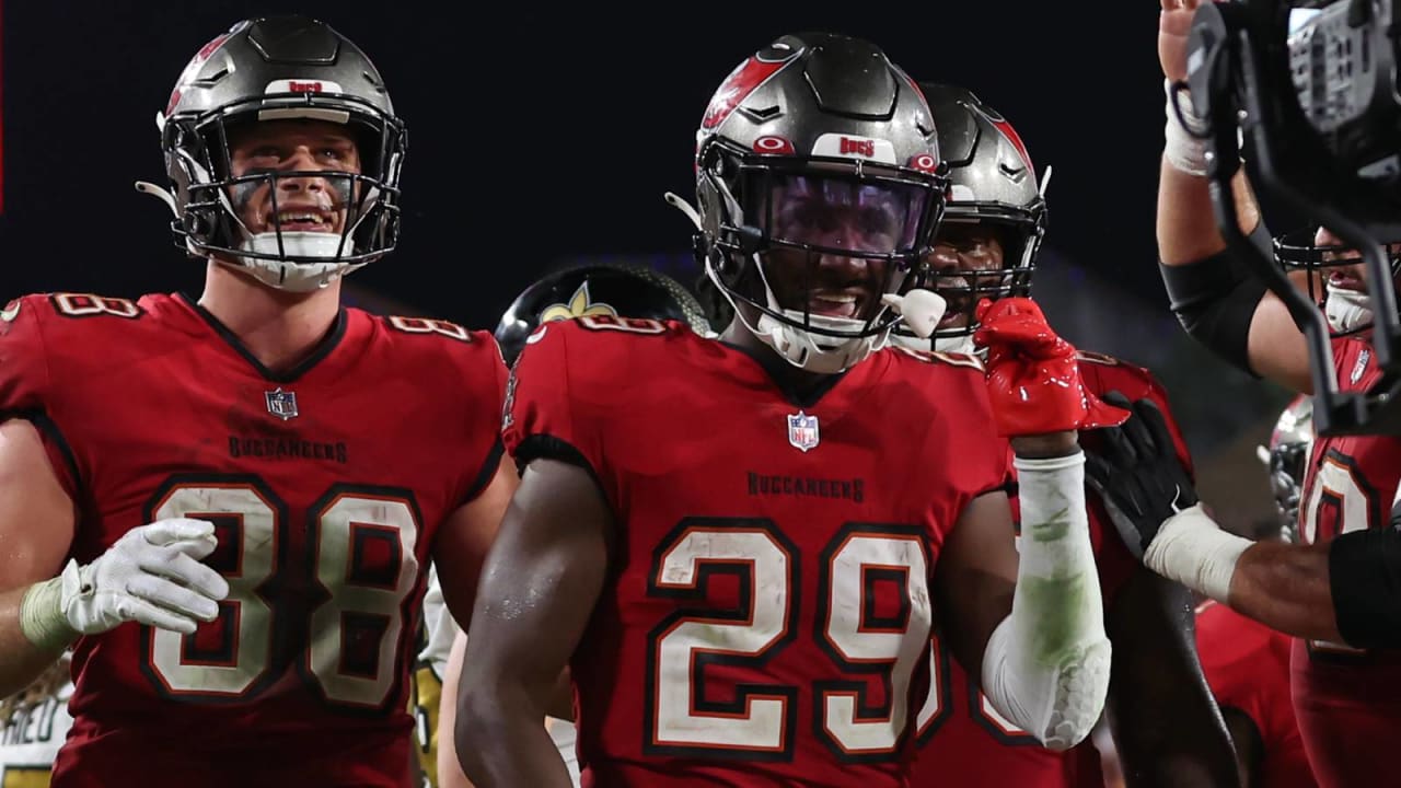 Bucs rookies Rachaad White, Cade Otton score clutch TDs in comeback win over Saints
