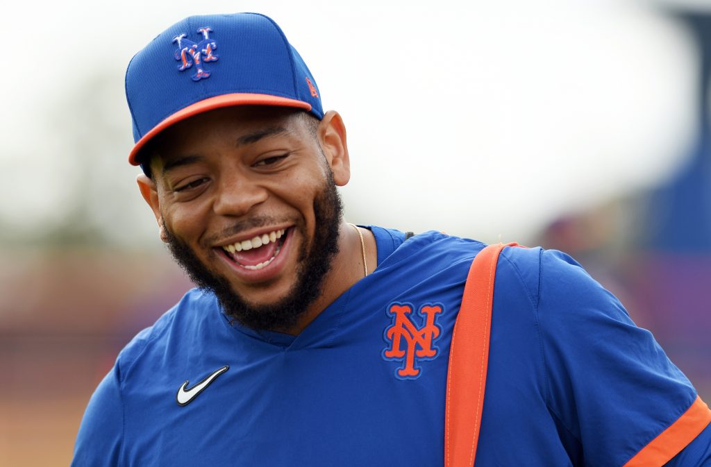 Cubs Have Had Discussions With Dominic Smith