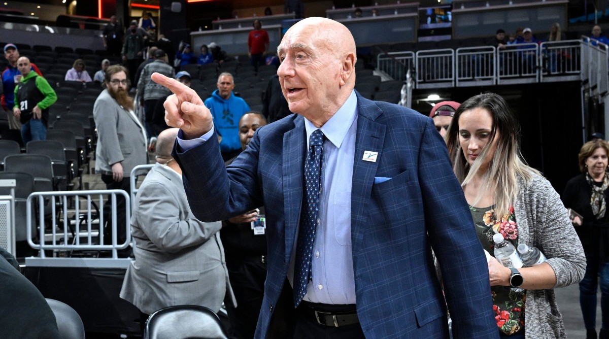 Dick Vitale Receives Standing Ovation During Indiana-Kansas Game (Video)