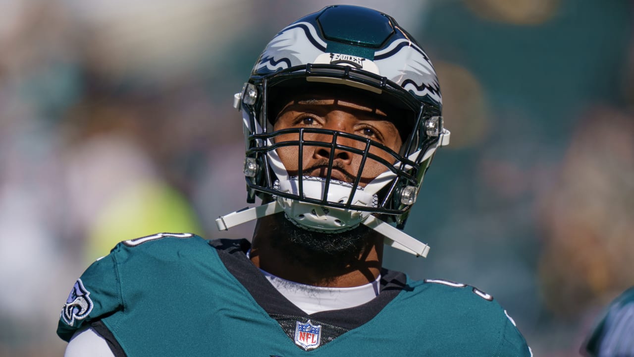 Eagles DE Robert Quinn undergoing knee scope, to be placed on injured reserve
