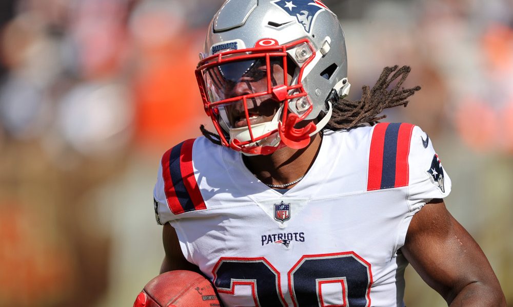 Ep. 448 - Deshaun Watson Returns & a Rhamondre Stevenson Debate