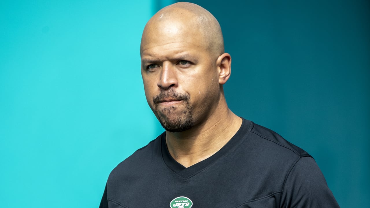 Jets WR coach Miles Austin suspended for violating league's gambling policy