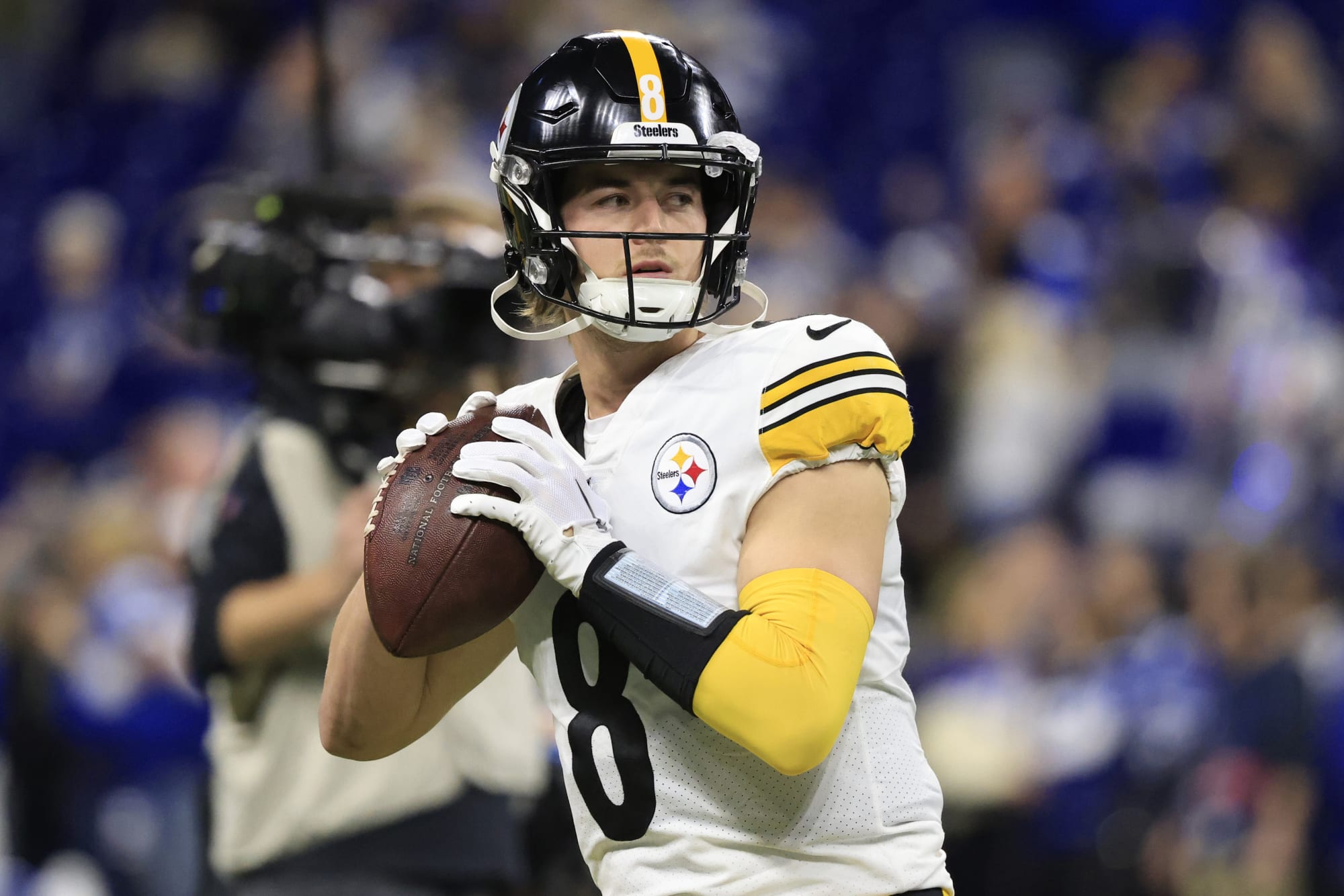 Kenny Pickett's stats through eight games look a lot like Big Ben's