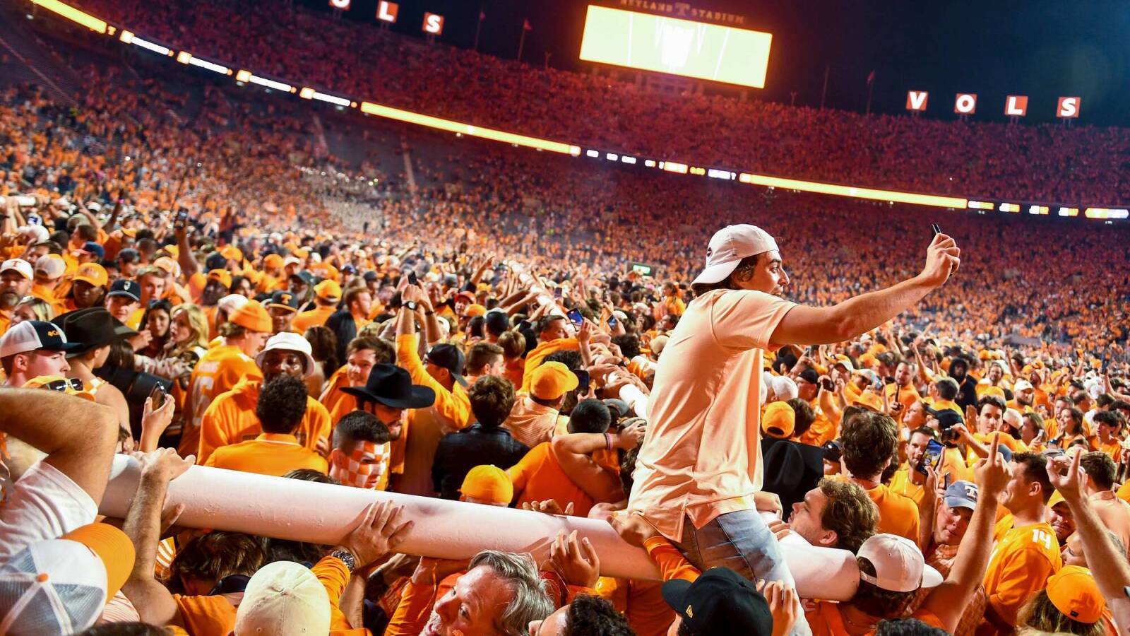 Over 700 players entered the college football transfer portal on Monday