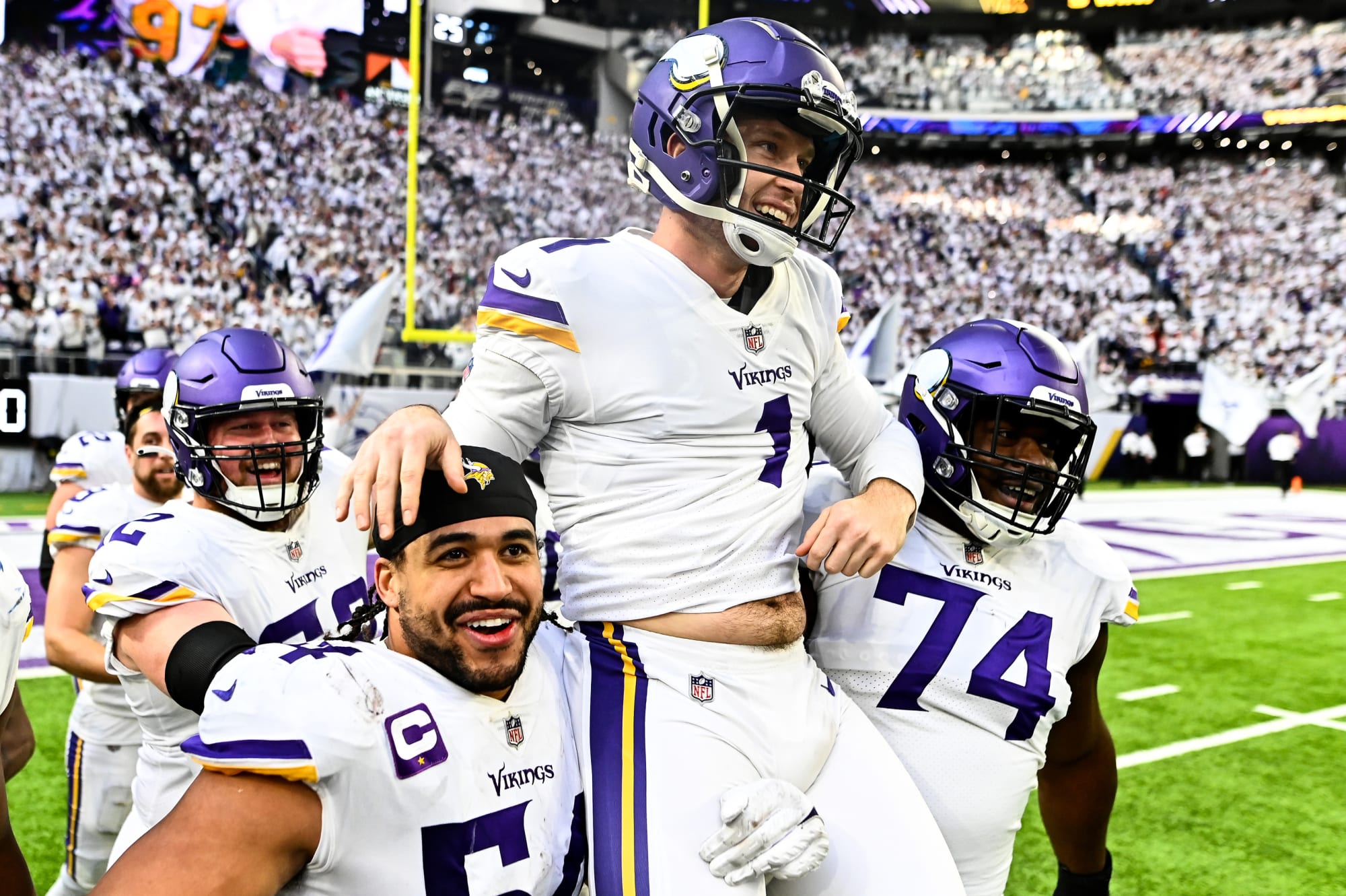 Paul Allen delivers another perfect radio call for Vikings game-winning 61-yard FG (Video)