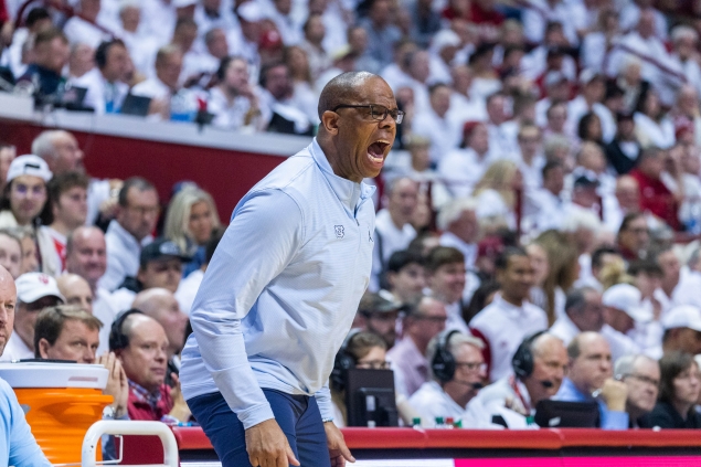 Preseason No. 1 North Carolina drops out of AP Top 25 - College Basketball