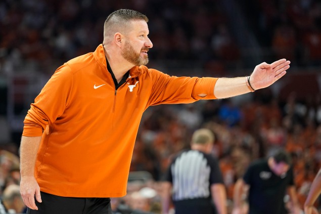 Texas suspends coach Chris Beard over family violence charge