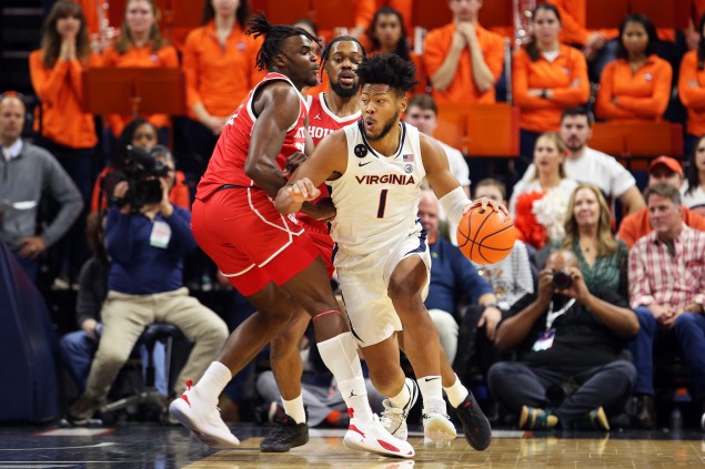 Walker, defense lead No. 5 Houston past No. 2 Virginia 69-61