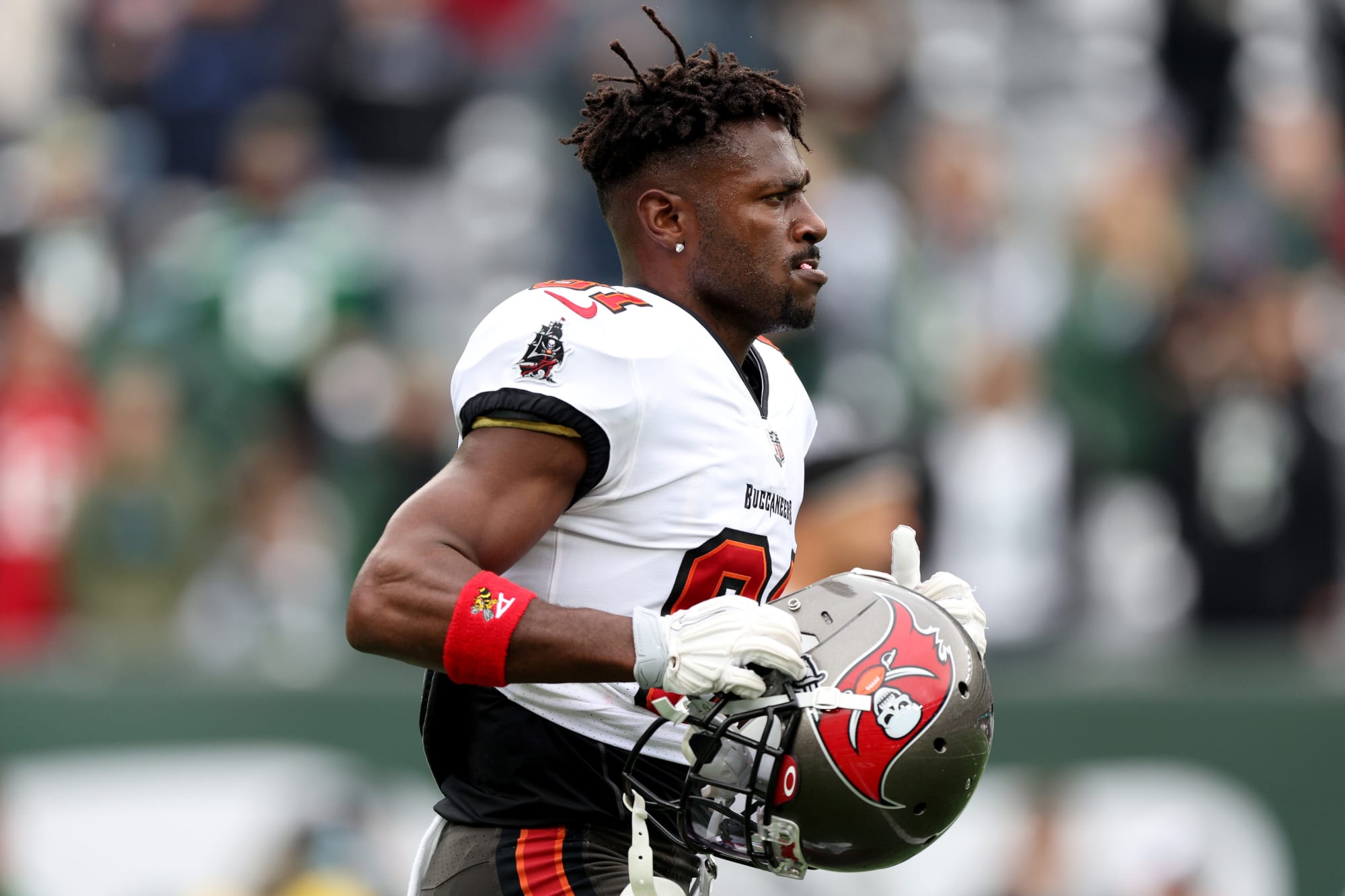 Warrant out for Antonio Brown's arrest