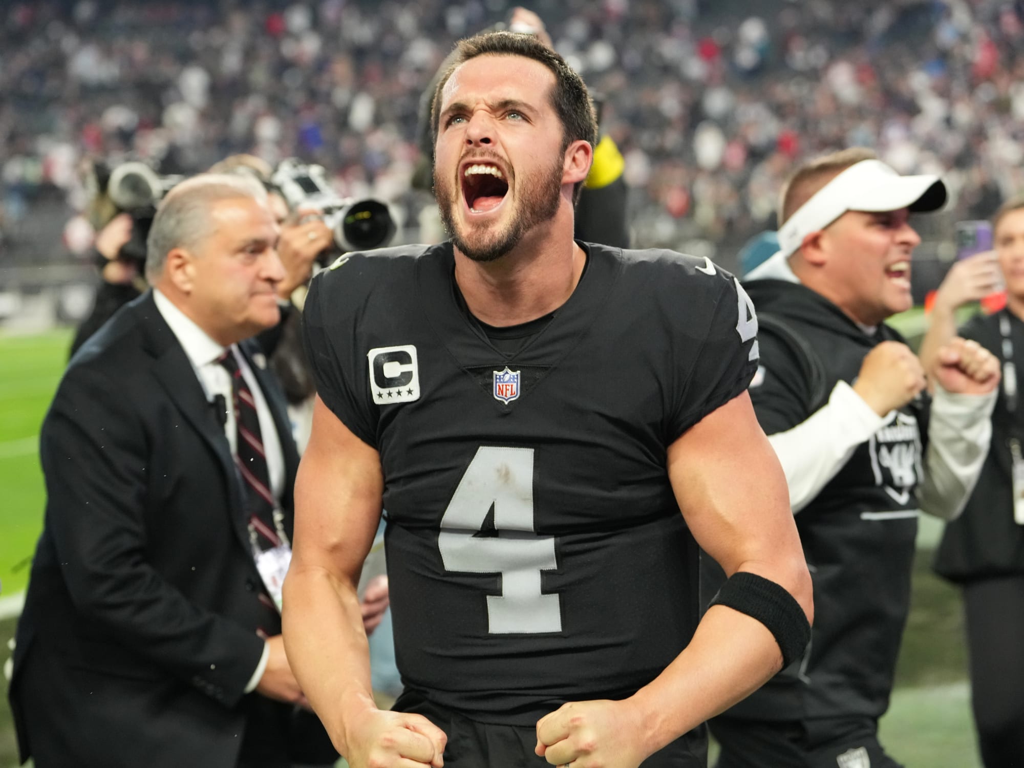 Watch Raiders’ iconic sideline reaction to Patriots’ dumbest play of all time