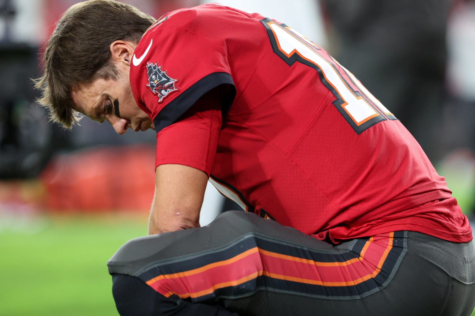 Watch Tom Brady scream at teammates after getting owned by Saints, again (Video)