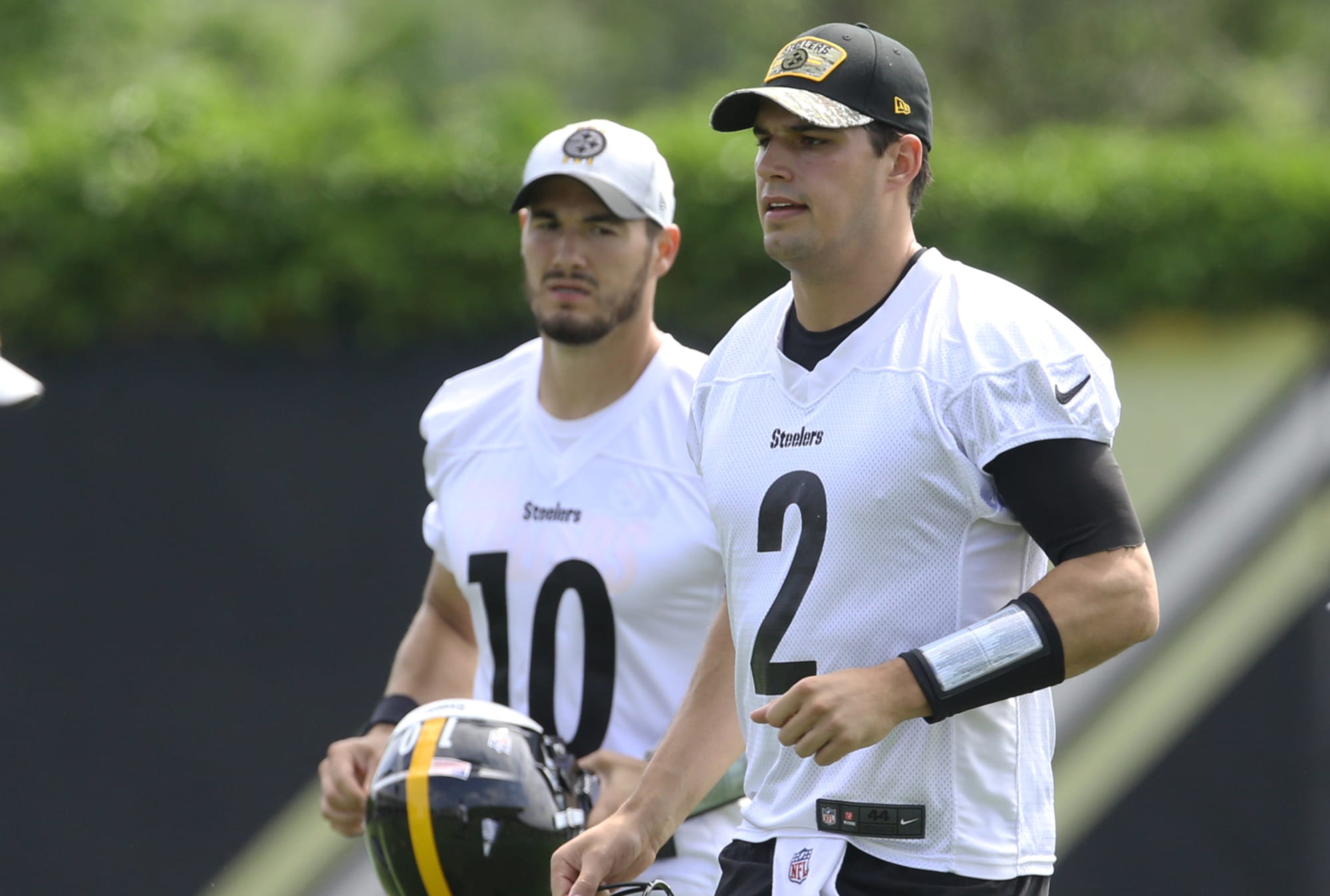 Who will start for Steelers if Kenny Pickett can't play? Mike Tomlin has no answer