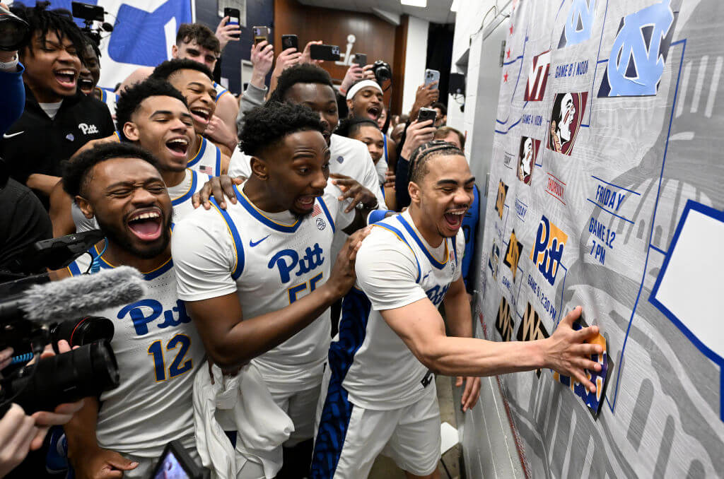 A final look at the NCAA Tournament bubble, plus golf’s big squabble (featuring turtles)