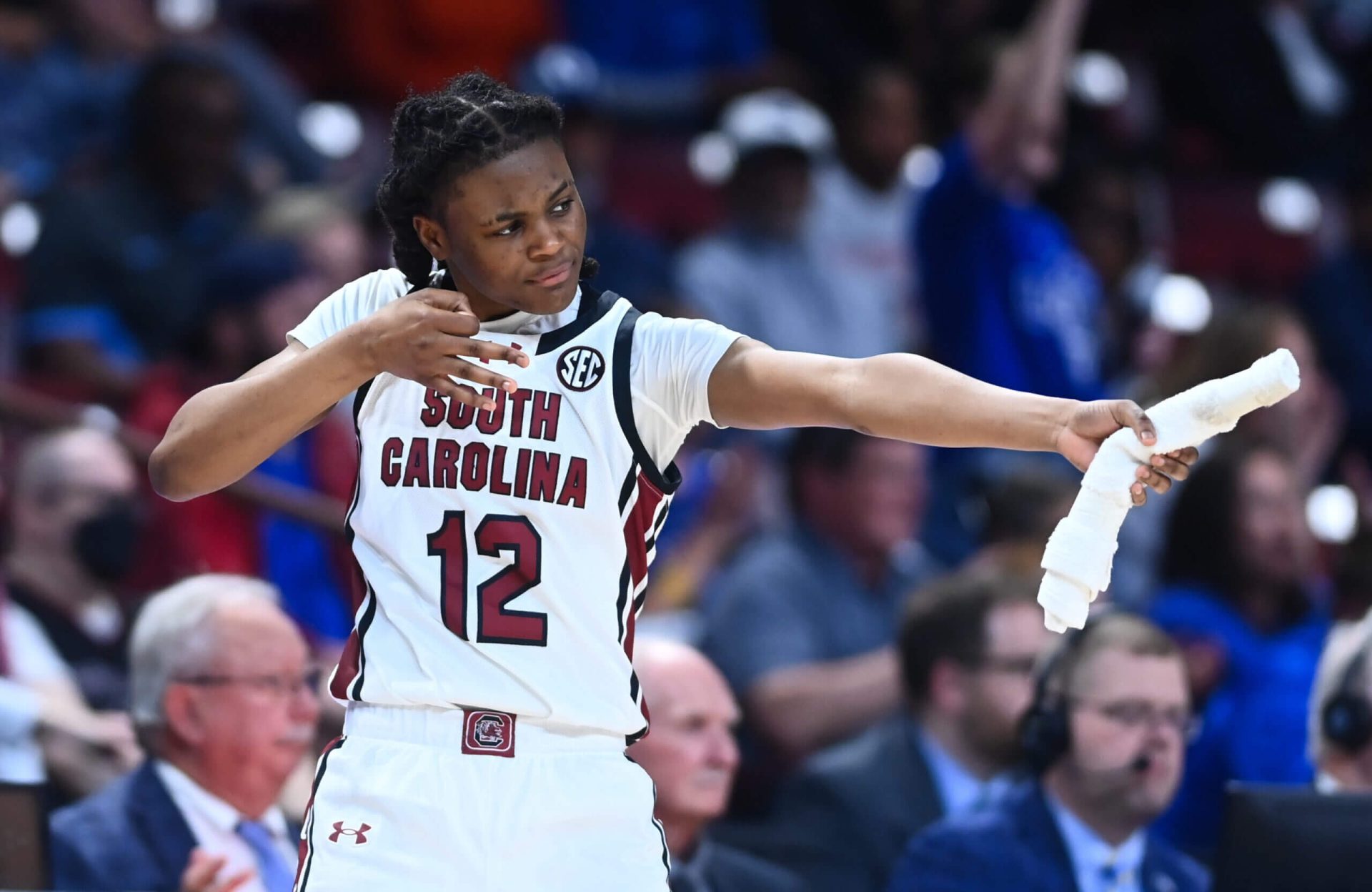 Beginner’s guide to the women’s Sweet 16: Who is Caitlin Clark’s Scottie Pippen? Is Paige Bueckers the real star of this tourney?