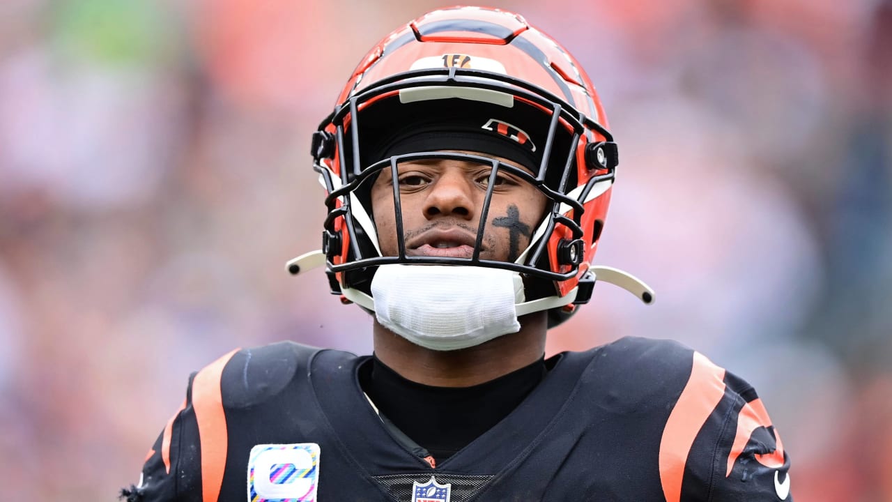 Bengals releasing RB Joe Mixon, signing RB Zack Moss
