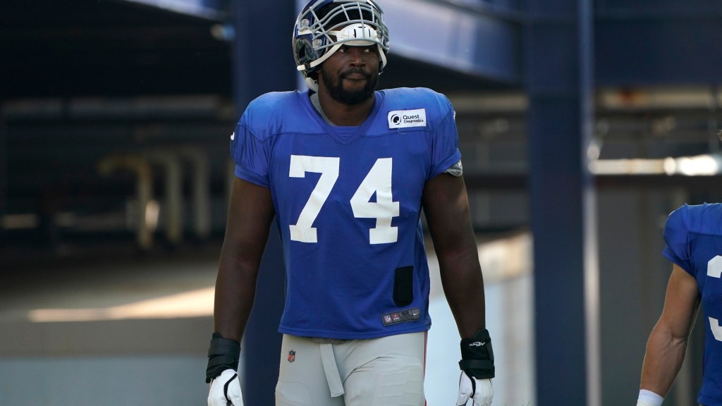 Denver Broncos sign ex-New York Giants OL Matt Peart