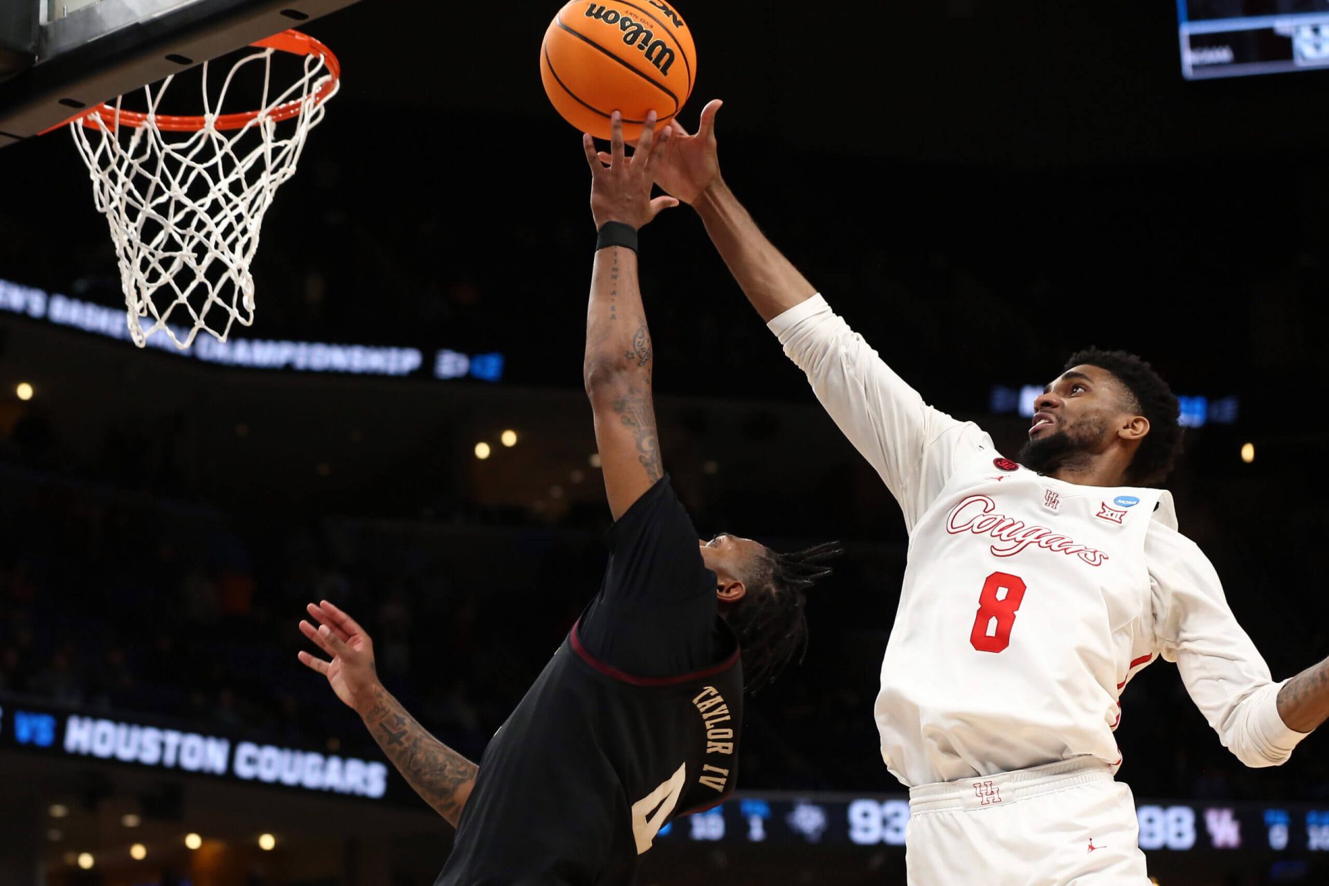 Houston narrowly escapes Texas A&M in overtime thriller to advance to Sweet 16