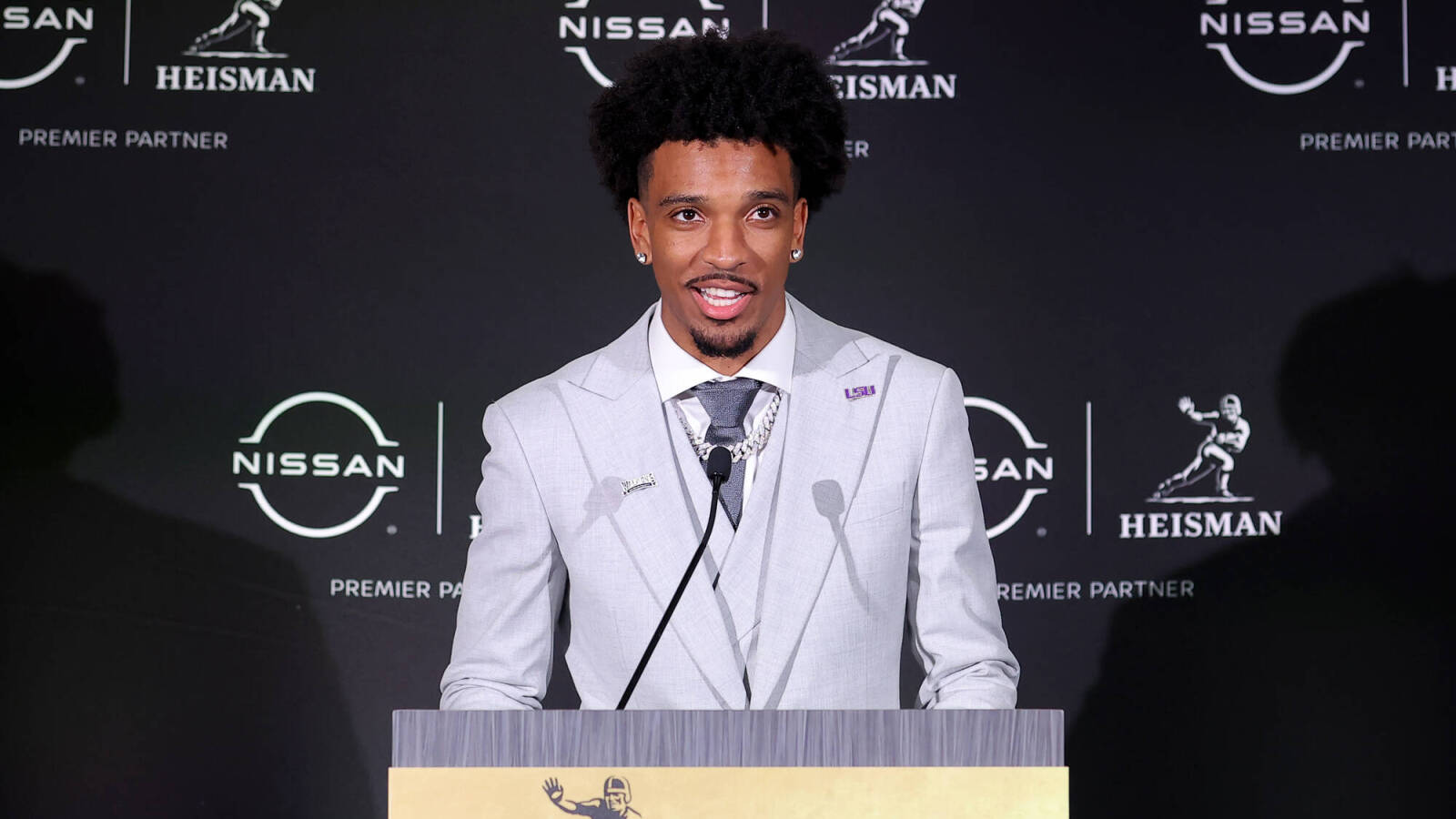 Jayden Daniels responds to concerns over his elbow