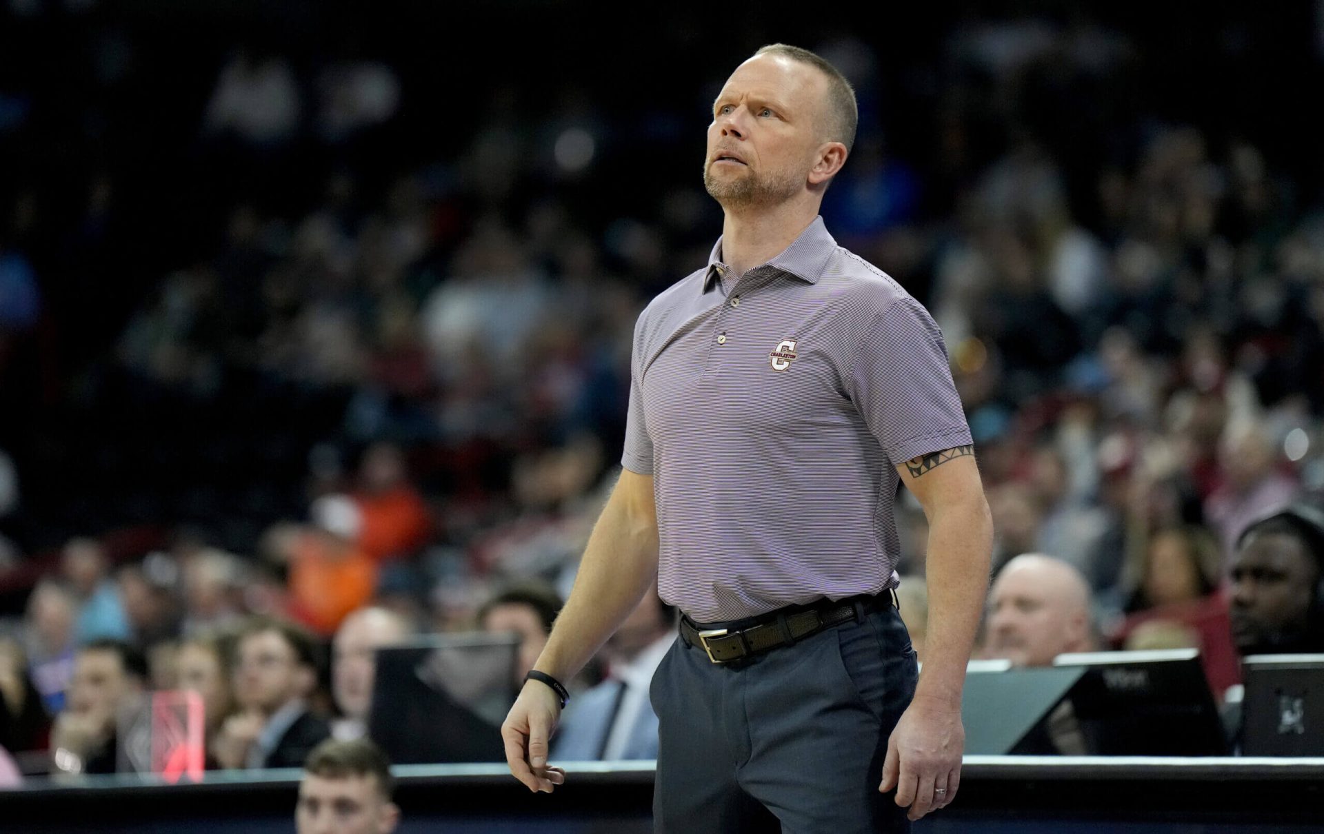 Louisville agrees to 5-year deal to hire Charleston’s Pat Kelsey as men’s basketball coach: Source