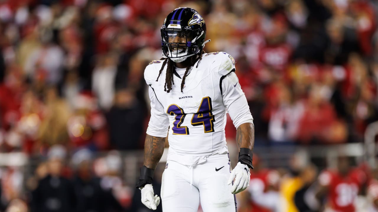 Panthers agree to terms with pass rusher Jadeveon Clowney on two-year, $20 million contract