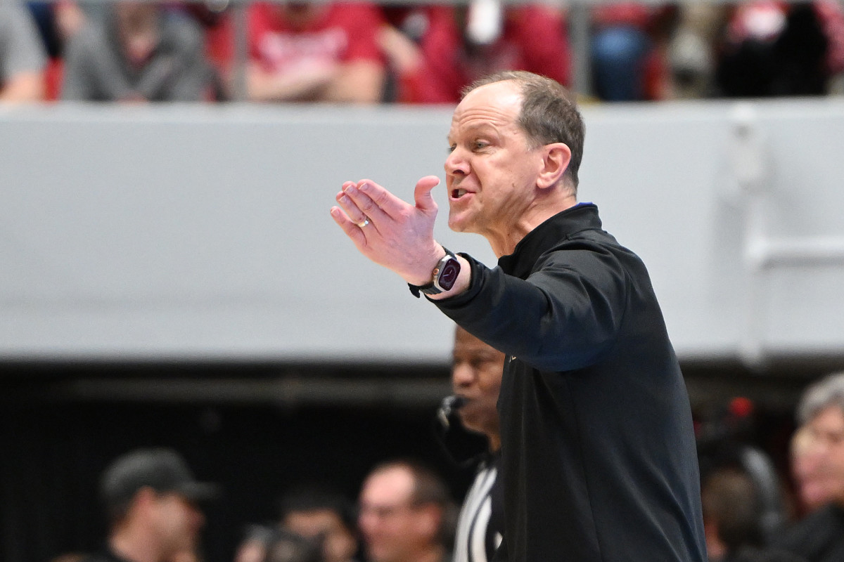 Report: Washington to Fire Coach Mike Hopkins After Seven Seasons