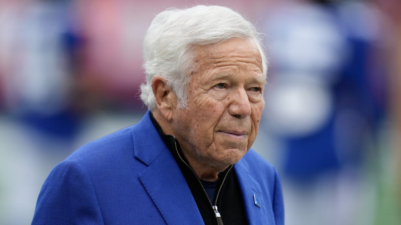 Robert Kraft wants Patriots to add 'top-rate, young quarterback,' says team is going in 'right direction'
