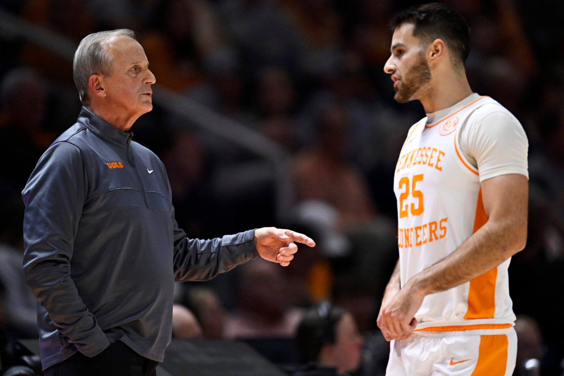 Texas vs. Tennessee expert picks: Spread, odds, projections for NCAA Tournament second-round game