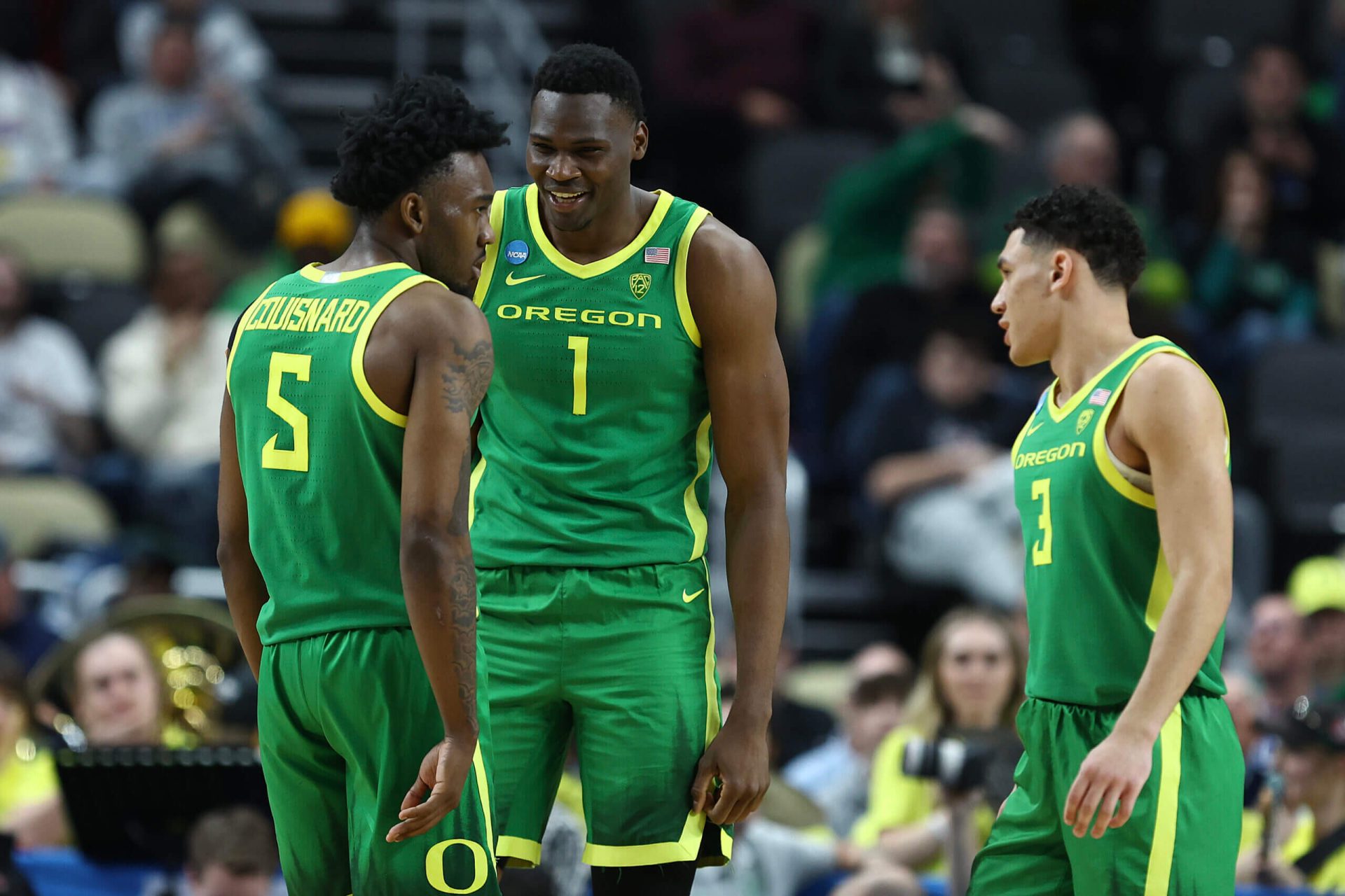 Unlikely veteran stars lead Oregon past South Carolina in NCAA Tournament