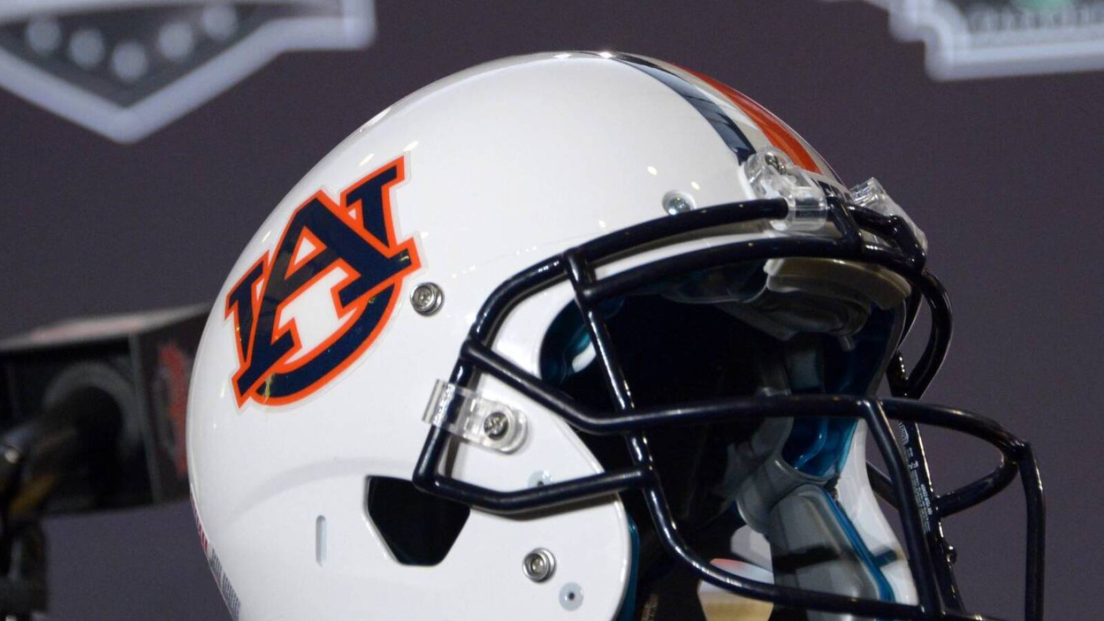 Auburn lands four-star OT, who grew up an Alabama fan