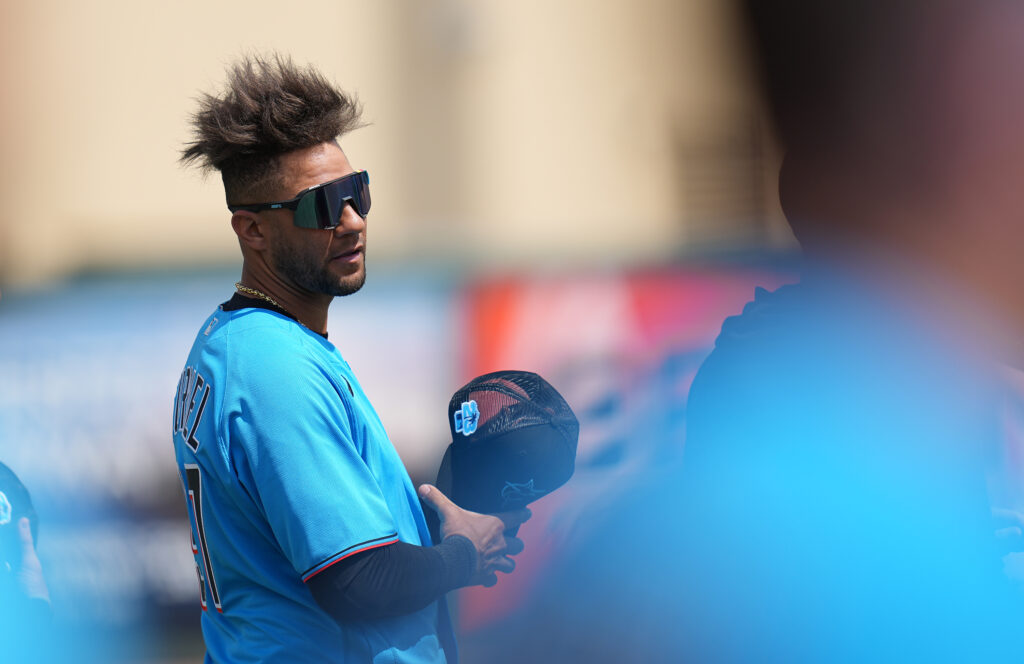 Braves Sign Yuli Gurriel To Minor League Contract