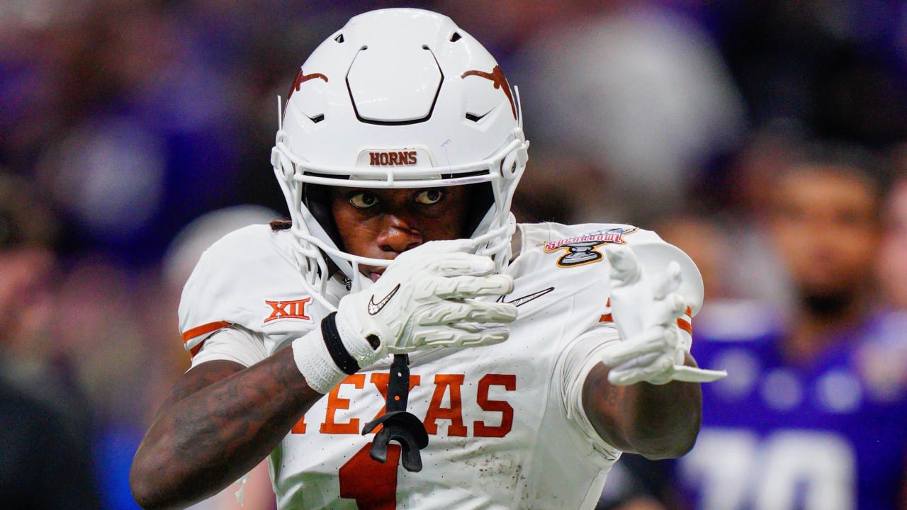 Chiefs trade up, select Texas WR Xavier Worthy with No. 28 pick of 2024 NFL Draft