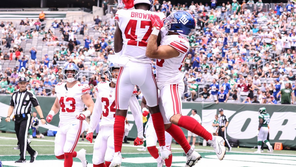 Miami Dolphins sign ex-New York Giants linebacker Cam Brown