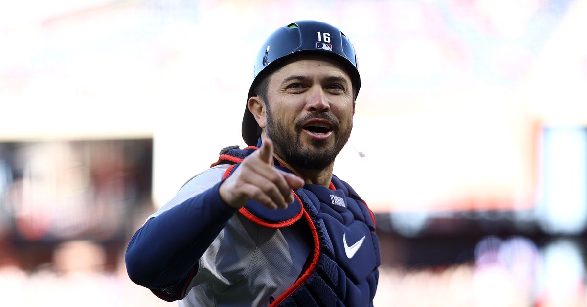 Travis d’Arnaud returns to lineup Monday against White Sox