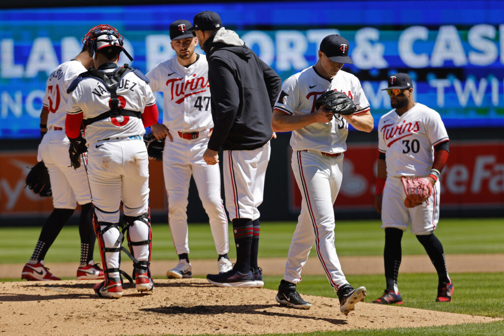 Twins Option Louie Varland, Select Ronny Henriquez