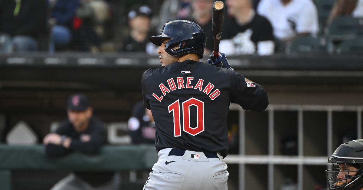 Braves sign Ramon Laureano to minor league deal