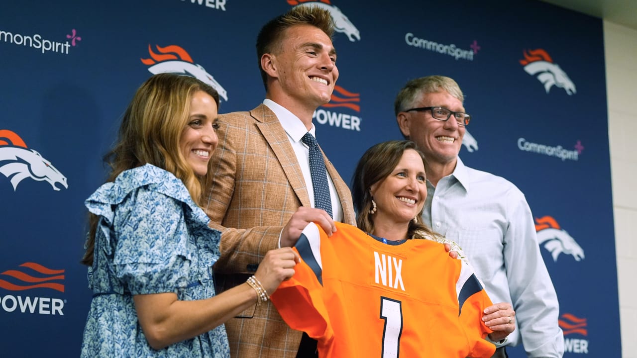 Broncos sign QB Bo Nix, No. 12 overall pick, to rookie contract